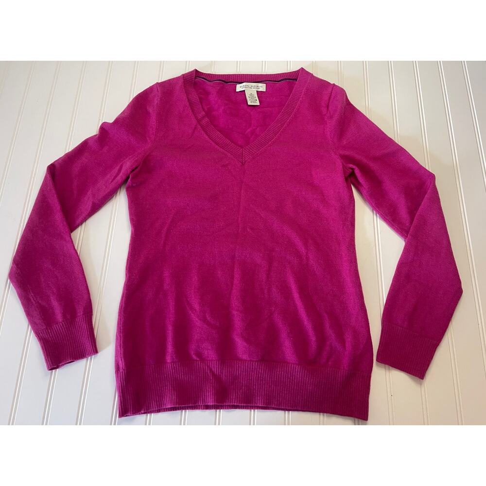 Banana Republic Fuchsia V-Neck Sweater for Women